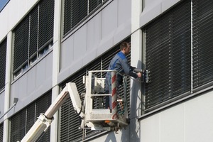  Außenjalousienreinigung direkt am Gebäude 