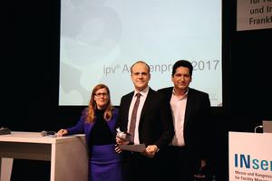  v.l.n.r.: FM-Redakteurin Kerstin Galenza, Alexander Odin und Chefredakteur Achim Roggendorf bei der Preisverleihung auf der INservFM in Frankfurt 