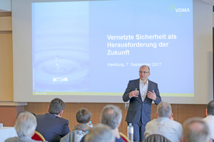  „Die Vernetzung von Sicherheitssystemen ist ­nötig, um effizient zu arbeiten, um Daten zu generieren und den Komfort zu verbessern“, erläuterte Dr. Peter Hug Geschäftsführer des Fachverbandes Automation + Management für Haus + ­Gebäude im VDMA 