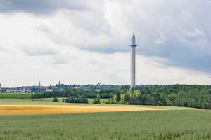  Imposante 246 m ragt der Turm in die Höhe, der sich dank der zukünftigen Fassade aus hellem, lichtreflektierendem Glasfasergewebe ­filigran ins Landschaftsbild einfügen wird 