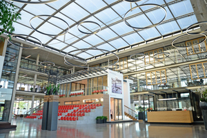 Das Foyer dient zugleich als Empfang, Showroom und für Veranstaltungen 