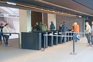  Die Plaza der Elbphilharmonie hat sich zum Besuchermagnet entwickelt. Täglich kommen bis zu 16.000 Besucher auf den Platz mit der spektakulären Aussicht 