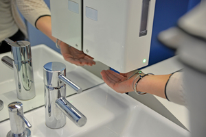  Im „Smart Washroom“ der Strabag sind Seifenspender mit Füllstand­sensoren ausgerüstet – das ermöglicht punktgenaues Nachfüllen 