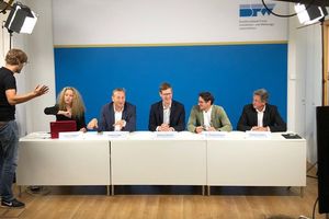  von links nach rechts: Marion Hoppen, BFW-Pressesprecherin; Andreas Ibel, BFW-Präsident; Andreas Beulich, BFW-Beiratssprecher; Dr. Thomas Götzen, Interboden &amp; Raymon Deblitz, T-Systems, beide Mitglieder des BFW-Digitalisierungsbeirats 