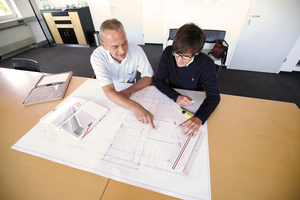  Thomas Ludwig (rechts), Geschäftsführer von Ludwig Elektro- und Netzwerktechnik, und Claus Raab (links), Leiter Lichtplanung bei Lichtwerk, haben gemeinsam ihr spezifisches Know-how zur optimalen Parkhaus-Beleuchtung eingebracht 