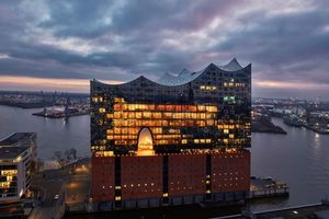  Schon während der Bauphase wurde Spie 2013 als Generaldienstleister für die allgemeinen ­gebäudetechnischen Dienstleistungen in der Elbphilharmonie beauftragt 