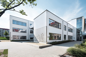  Auch im Georg-Agricola-Gymnasium, Glauchau sorgen mechatronische Schüco Fensterelemente für ein natürliches Nachtauskühl- und Belüftungssystem und RWA 