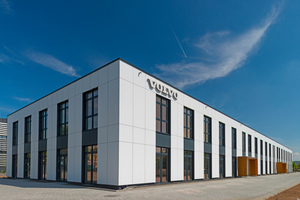  Volvo hat über 50 Jahre Tradition am Standort Dietzenbach. Beim Bau des neuen technischen Servicezentrums, wählten Entscheider und Planer die Stahlmodulbauweise 