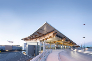  Holzkonstruktion am Flughafen Oslo  