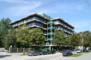  Der Hauptsitz von Obermeyer in München wurde in einem ersten Bauabschnitt im laufenden Betrieb saniert 