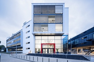  Im September 2018 feierte das Unternehmen die Grundsteinlegung des kürzlich in Betrieb genommenen Inspiration Center Düsseldorf – ein globales Innovationszentrums für den Unternehmensbereich Adhesive Technologies, einem der drei Geschäftsfelder. Henkel hat mehr als 130 Millionen Euro in dieses neue Forschungsgebäude investiert 