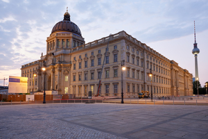  An historischer Stelle im kulturellen Zentrum Berlins gelegen, öffnet mit dem Humboldt Forum ein neues Kulturhaus mit Raum für Vielstimmigkeit, ­Austausch und Diversität auf über 42.000 m² 