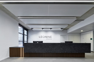  Ein Projektbeispiel für eine gekonnte Übersetzung der Unternehmenskultur in die neuen Arbeitswelten ist der neue Firmensitz des Medienunternehmens LEONINE Studios in München, den combine mit der Entwicklung eines neuen Innenarchitekturkonzeptes begleiten durfte 