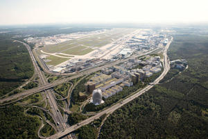  Von 1945 bis 2004 noch Teil der US-Airbase und das „Gateway to Europe“, jetzt ein neu gedachtes Quartier, das sich außer durch die vorteilhafte Lage auch durch eine hohe Aufenthaltsqualität, eine intelligente Vernetzung und eine attraktive Business-Community auszeichnet. Und das in direkter Nähe zum internationalen Drehkreuz Frankfurt Airport 