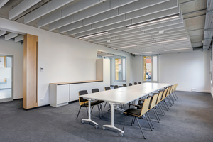  Alle Büros sind modern und funktional eingerichtet – so auch die ­Besprechungs- und Konferenzräume 