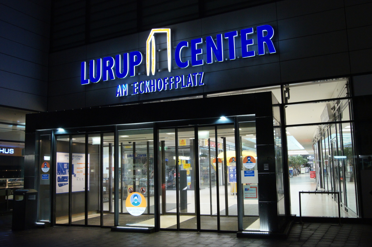 Sichere Fahrsteige im LurupCenter Hamburg Facility Management