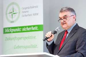  Herbert Reul (Foto), Innenminister von Nord­rhein-Westfalen, und die Ministerin für Wirtschaft, Industrie, Klimaschutz und Energie von Nordrhein-Westfalen, Mona Neubaur, ihren ­Besuch am zweiten Messetag angekündigt 