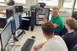  Studenten erhielten einen detaillierten Einblick, wie mithilfe softwaregestützter parametrisierbarer Regelmodule Gebäudeautomationslösungen konzipiert werden, die später als komplexe Anlagen und MSR-Anwendungen realisiert werden 