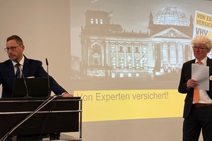  Christian Schattenhofer sensibilisierte in seinem Vortrag die Teilnehmer hinsichtlich der sich verändernden Risikolage am Bau 