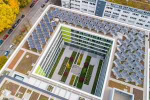  Das Gebäude überzeugt mit einem ökologischen Konzept, das mit vorhandenen und erneuerbaren Ressourcen arbeitet. Dabei entstehen nicht nur Vorteile für die Umwelt, sondern auch für die Mieter – dank niedriger Energiekosten 