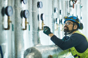  Auch bei der Energieversorgung von Antrieben, Pumpen und Motoren sowie der Anwendung von Druckluft in der Industrie gäbe es nach vielen Studien in der Industrie noch eine Menge einzusparen  