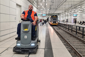  Von Montag bis Sonntag sind die ­Mit­arbeibeiter im Einsatz, um die ­U-Bahn-Tunnel für die Verkehrsbetriebe Karlsruhe sauber zu halten 