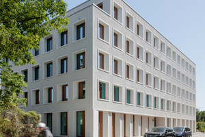  Der Neubau der Stiftung Unionhilfswerk in Berlin-Friedrichshain-Kreuzberg. Dank seiner kompakten Form und der hochwärmegedämmten Fassade ist das ­Gebäude hochgradig energieeffizient 