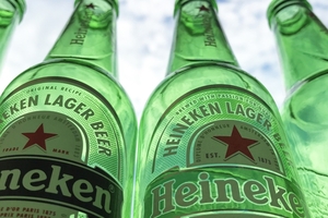  Durch ein umfangreiches Dekarbonisierungsprojekt soll der Energieverbrauch an mehr als 15 Bier- und Malzproduktionsstandorten von Heineken im asiatisch-pazifischen Raum, in Nord- und Südamerika und in Europa gesenkt werden. 