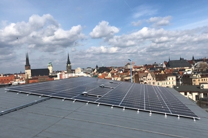  Als ergänzende Energie-Effizienzmaßnahme wurde über vier Pflichtmaßnahmenfelder hinaus auf dem Dach des Standorts St. Elisabeth eine Photovoltaik-Anlage installiert. 