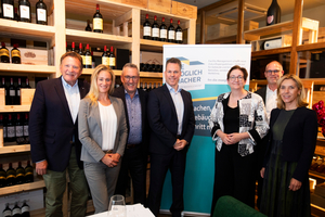  Die Spitzenvertreterder Brancheninitiative „Die Möglichmacher – Facility Management“ trafen sich Mitte Juli mit Klara Geywitz, Bauministerin für Wohnen, Stadtentwicklung und Bauwesen, um aufzuzeigen, welchen wichtigen Beitrag die FM-Branche für die wirtschaftlichen und gesellschaftlichen Aufgaben des Immobilienbereiches leistet. 