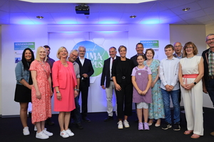  Bei der Campus-Eröffnung war auch die stellvertretende NRW-Ministerpräsidentin und Mona Neubaur, Ministerin für Wirtschaft, Industrie, Klimaschutz und Energie, zugegen. Für sie ist klar: „Der Klima-Campus wird mehr sein als ein Gebäude. Er wird zu einem Ort des Möglichmachens von Klimaschutz (…).“ 