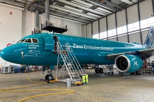  Wasserstoff statt mit Kerosin: Das neue Projekt von Lufthansa Technik am Hamburger Flughafen.  