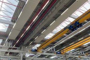  In einigen Produktionshallen und Werkstätten wurde die Beleuchtung schon moder­nisiert und auf LED-Beleuchtung umgerüstet. Bislang sind etwa 25 % der ­Leuchten ausgetauscht – und bereits jetzt macht sich auch hier die Energieersparnis sichtbar. 