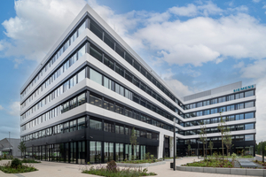  Das Gebäude „The Move Blue“ im Frankfurter Business-Quartier Gateway Gardens ist das neue Hauptquartier der Siemens Smart Infrastructure in Deutschland. 