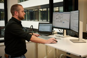  Die komplexen gebäude- und sicherheitstechnischen Abläufe steuert gewerkeübergreifend ein Gebäudemanagementsystem Desigo CC. 