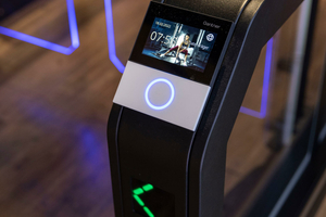  Die digitale Zutrittsschleuse lässt sich mit verschiedenen Freigabeeinheiten nach den Anforderungen des Studio­betreibers ausstatten. 