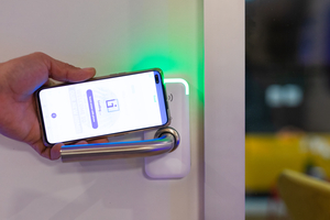  In cloudbasierten Zutrittslösungen öffnen Nutzer die Türen per Fernöffnung oder digitalem Schlüssel über ihr Smartphone. 