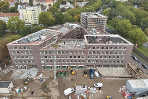  Das Projekt BOB.Hannover Fischerhof, Campus Nord, ist das bisher größte BOB mit einer Mietfläche von rund 12.000 m² (hier zu ­sehen in der Schlussphase des Baus). Beim Projekt in Hannover verläuft die Projektkommunikation mit allen Beteiligten vollkommen durchgängig über die Softwareplattform Catenda Hub, die das Unternehmen im September 2023 implementiert hat. 