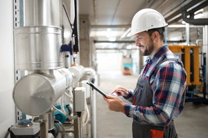  Neben der Gewährleistung vertragsgemäßer Leistungen in der geforderten Qualität durch kontinuierliche Überprüfung wird mit einer DL-Steuerung parallel eine Qualitätsoptimierung der Facility Services angestoßen. 