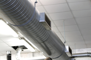  Bei großen RLT-Anlagen können die Einsparungen durch entsprechende Optimierungen oft zwischen 10.000 und 50.000 € pro Jahr liegen. Der FGK empfiehlt für Bestandsanlagen eine energetische Inspektion und für Neuausschreibungen eine Lebensdauerkosten-Berechnung („Life Cycle Costs“). 