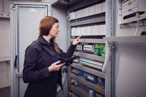  Facility Managerinnen kennen die Gebäude ihrer Kunden en détail. Sie wissen, welche technischen Anlagen zuverlässig laufen, wo es hakt und vor allem: wo die effektivsten Ansatzpunkte für Optimierungen liegen.  
