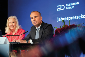  Catherine von Fürstenberg-Dussmann und Vorstandsvorsitzender Wolf-Dieter Adlhoch  