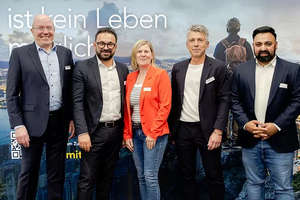  Die Jury-Mitglieder: Olf Clausen, Geschäftsführender Gesellschafter der M&amp;P Gruppe;&nbsp;Mahmut Tümkaya, Geschäftsführer der Piepenbrock Facility Management GmbH + Co. KG auch 1. Vorstandsvorsitzender des CAFM RING e. V.; Kerstin Galenza, Redakteurin des Fachmagazins FACILITY MANAGEMENT; Andreas Germer, Geschäftsführender Gesellschafter der M&amp;P Begis GmbH und Dill Khan, Bundestrainer „digital construction“ WM-EM der Berufe – (@WorldSkills). Auf dem Foto fehlen Ansgar Tonhäuser, Vice President Global Real Estate Management bei Mahle und Geschäftsführer der Mahle Immobilien GmbH und Ralf-Stefan Golinski, Chefredakteur BIM-MAGAZIN. 