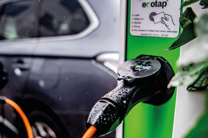  Die Ecotap EV-Ladelösungen von Legrand bieten eine flexible Authentifizierung per Ladekarte, per Token, App und bei Bedarf auch per EC- oder Kreditkarte. 