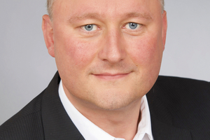  „Der Aufbau der Datengrundlagen und die Einführung des ESG-Reporting sind fortlaufende Prozesse. Unternehmen beginnen idealerweise so früh wie möglich, um Daten über mehrere Jahre zu sammeln und Entwicklungen sichtbar zu machen. Wir empfehlen, regelmäßige Datenerhebungen einzuplanen, also monatlich oder vierteljährlich, um aktuelle Trends und Fortschritte zu dokumentieren“, weiß Jan Bose.  