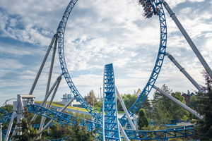  Preisgekrönter Publikumsliebling: Die Achterbahn 'blue fire Megacoster' im Europa-Park (Rust) wurde bereits mehrfach ausgezeichnet – etwa als „bester Launch Coaster weltweit“ im internationalen Coaster Poll (2010) und mit dem Diamond Themen-Park-Award als beste Achterbahn Europas (2015). 