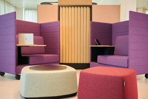  Das lilafarbene Loungemöbel Atelier ist ein besonderer Eyecatcher. Durch die moderne Gestaltung und die warme Farbgebung zieht das Atelier alle Blicke auf sich. 