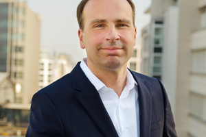  Wolf-Dieter Adlhoch, Vorstands­vorsitzender der Dussmann Group 