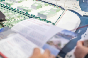  Das Thema 'Energetische Sanierung' gewinnt zunehmend an Bedeutung. Gleichzeitig rückt der Fokus aber auch wieder stärker auf das Kerngeschäft – ­effiziente Prozesse, smarte Abwicklung, klare Ziele. Der Tenor ist deutlich: Ärmel hochkrempeln und gemeinsam handeln! 