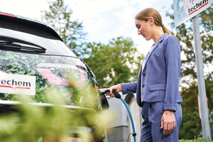  Die Herausforderungen beim Ausbau der Ladeinfrastruktur, von rechtlichen Anforde­rungen über Netzanschlüsse bis hin zur Nutzerfreundlichkeit, sind gerade im Gebäude­bestand komplex. Umso wichtiger ist ein integrierter Ansatz, der Mobilität und ­Energieversorgung gemeinsam denkt.  